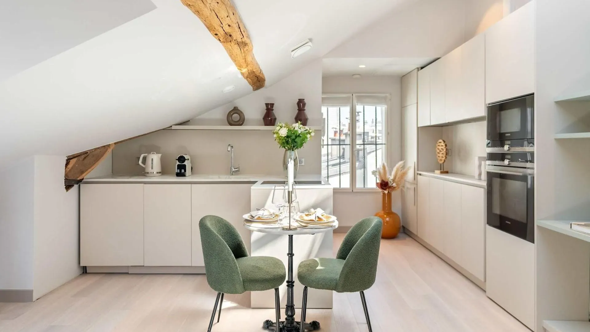Renovated Apartment In Le Marais Paris France