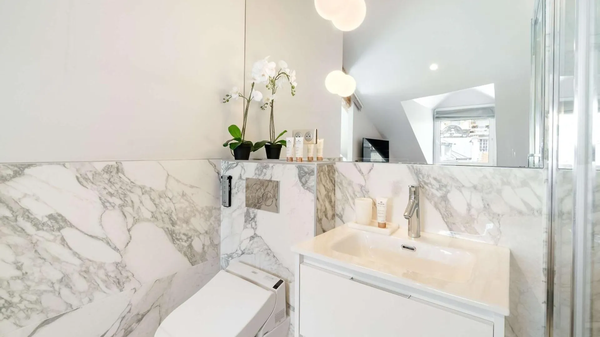 Renovated Apartment In Le Marais Paris France