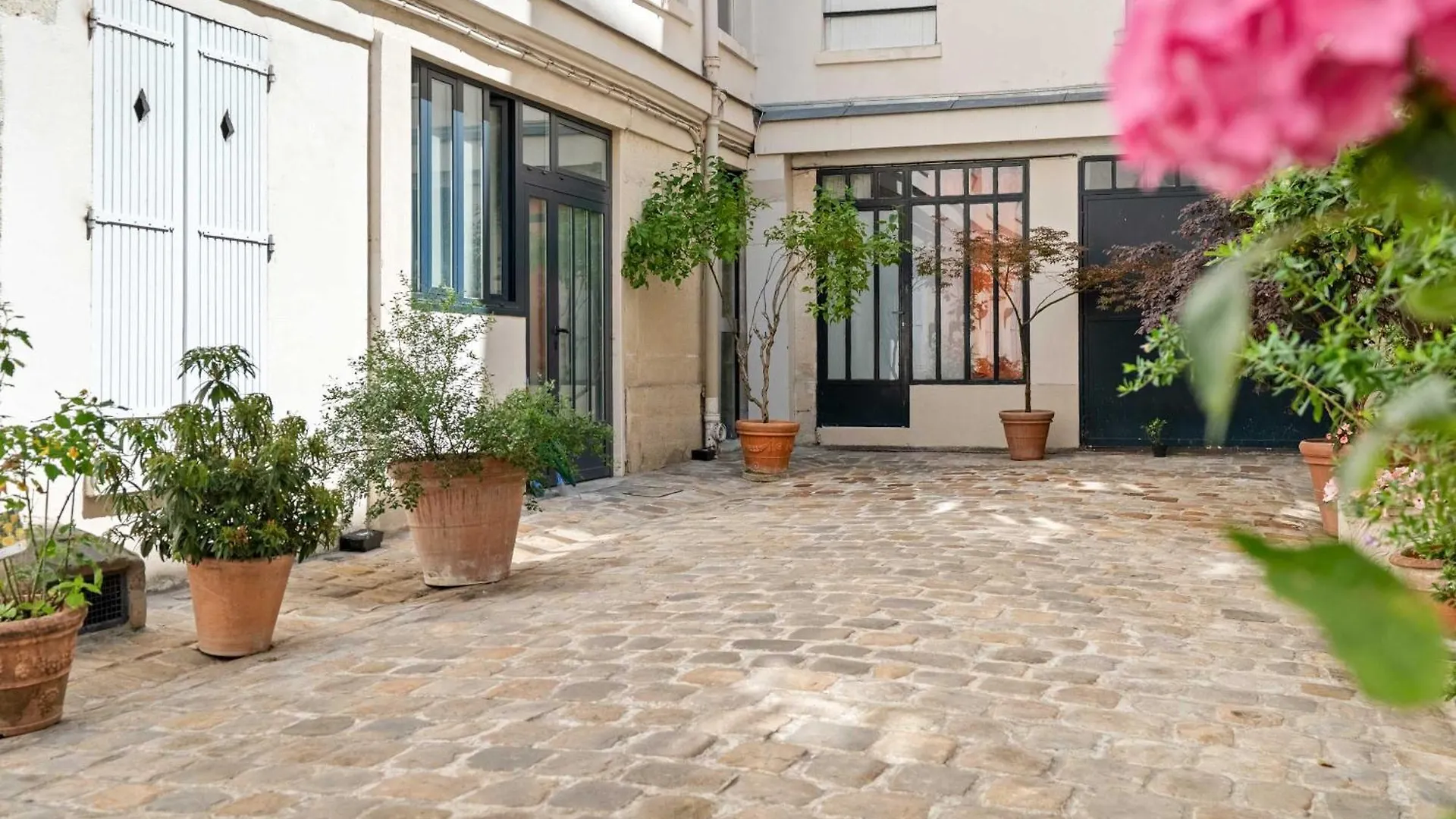 Renovated Apartment In Le Marais Paris France
