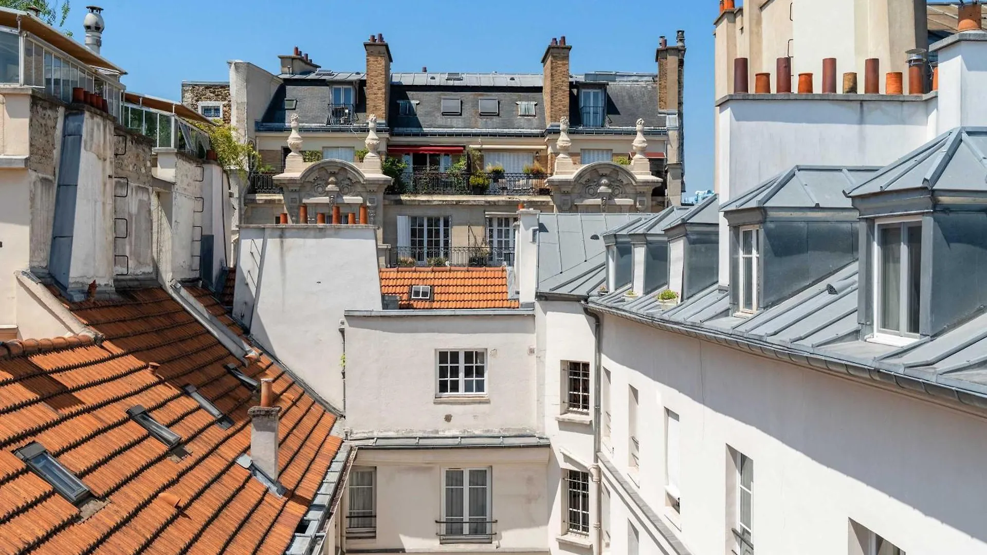 Renovated Apartment In Le Marais Paris
