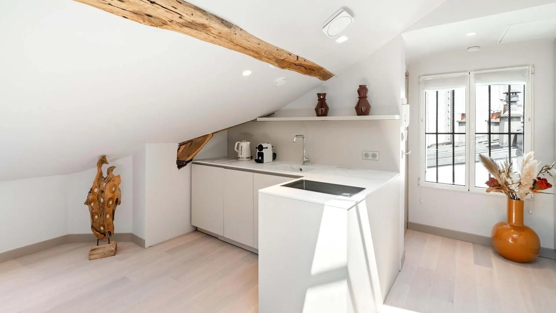 Renovated Apartment In Le Marais Paris