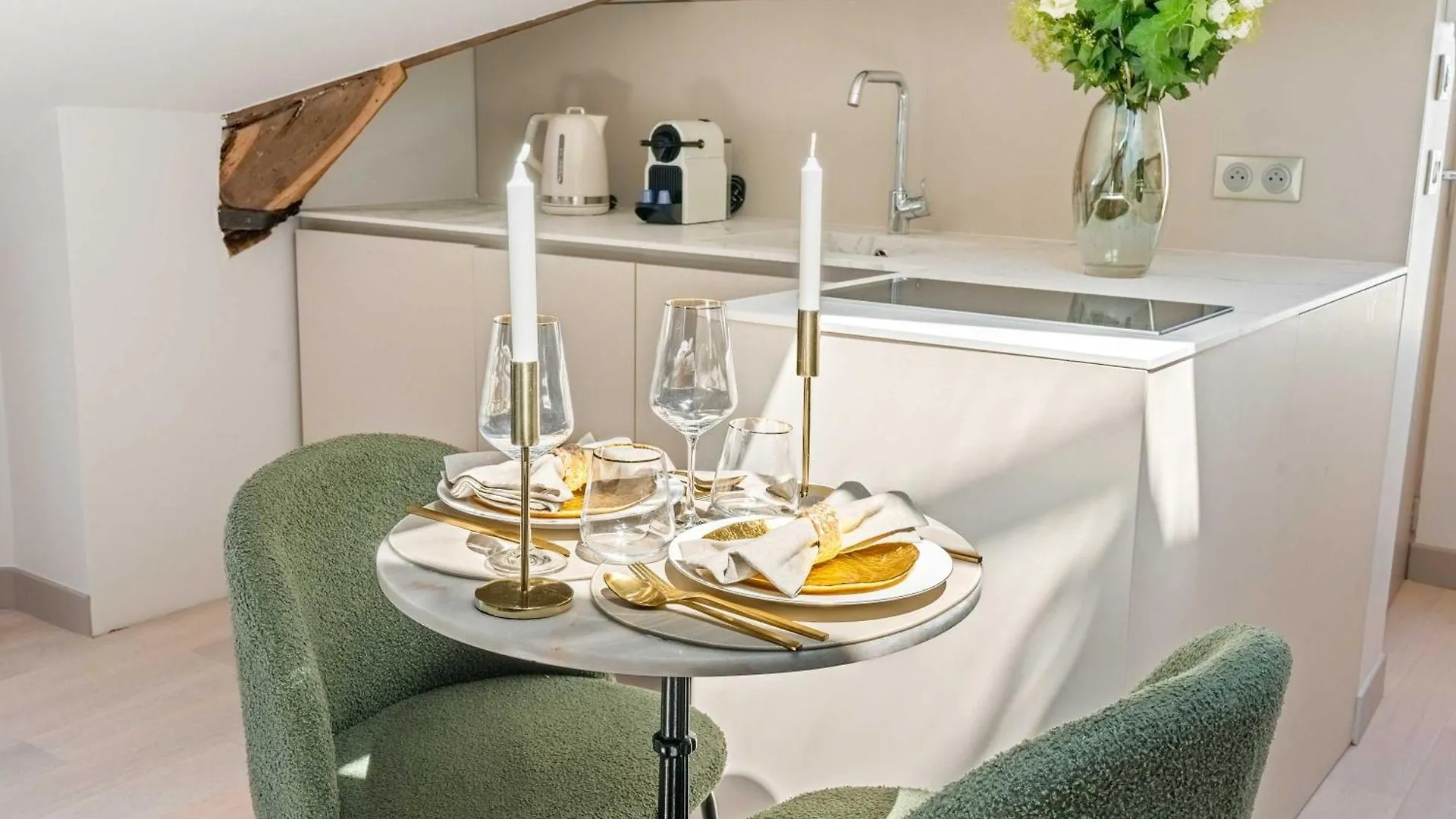 Renovated Apartment In Le Marais Paris