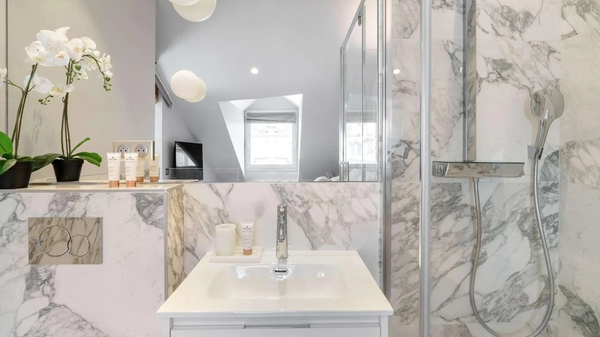 Renovated Apartment In Le Marais Paris